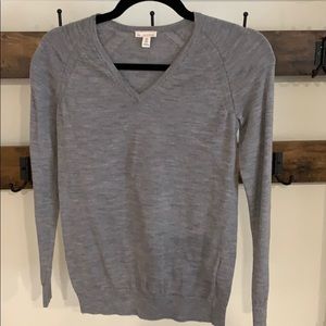 Soft gray v neck sweater! Size XS